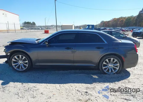 2019 Chrysler 300 Limited z USA, uszkodzony, nr VIN 2C3CCAEG5KH536445